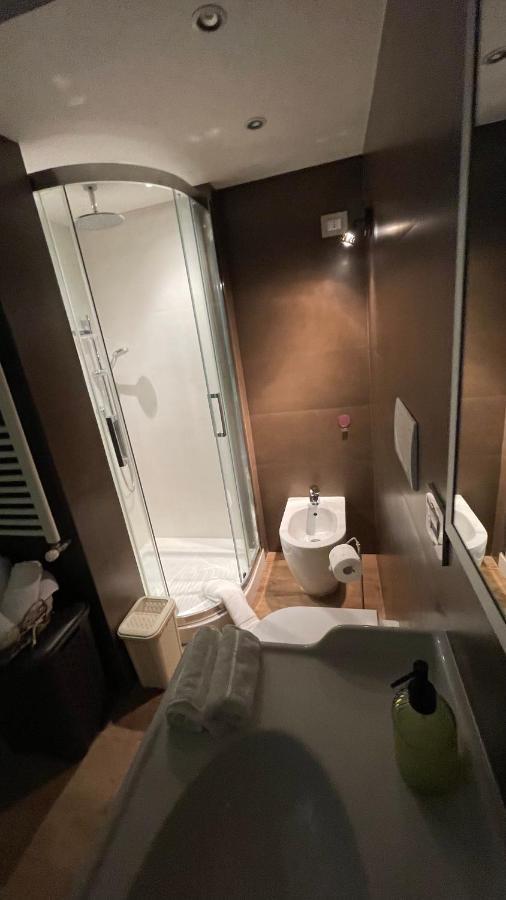 Frank Host Lux , Metro A A 50 M, Simple Check-in Con Codice A Qualsiasi Orario Rom